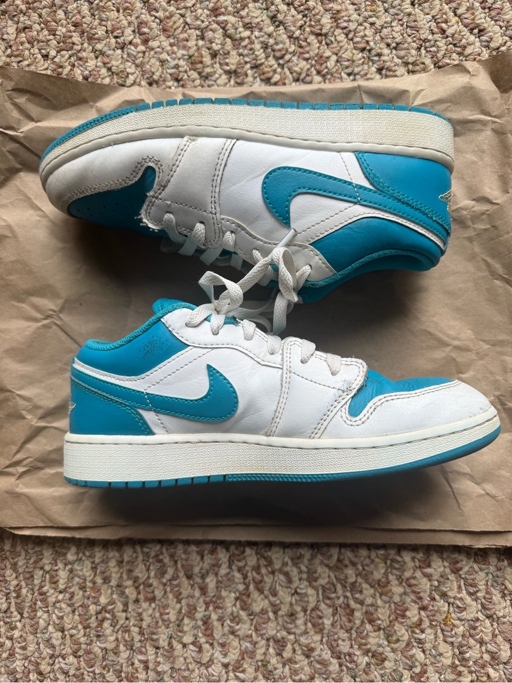 Nike Kids White and Turquoise Low-Top Sneakers - Picture 3 of 4